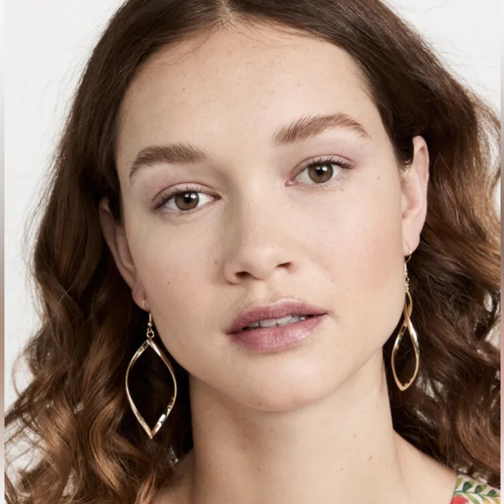 SHASHI Twirl Hoop 18k Gold Plated Earrings New. Great gift!